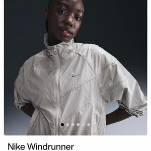 BNWT Nike Light Gray Windrunner Jacket sz Sm $125